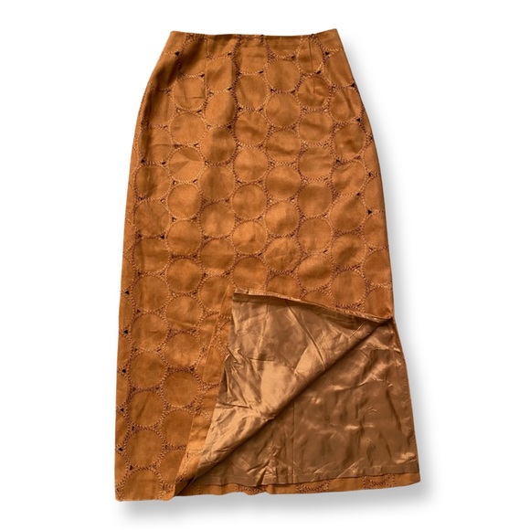 Cold water creek long brown embroidered skirt, with slit. With polyester lining. - Picture 4 of 5